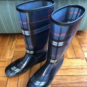 Size 9 Rain boots by Dirty Laundry
